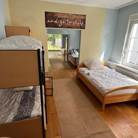 Konukevi Geraeumiges Haus Mit 9 Betten Hannover